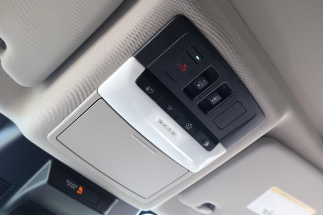 Nissan Rogue Vehicle Image 19