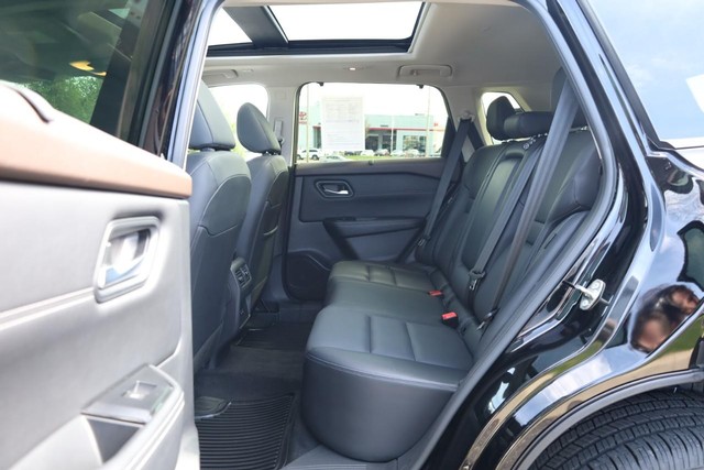 Nissan Rogue Vehicle Image 23