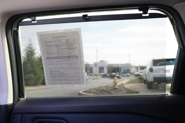 Nissan Rogue Vehicle Image 24
