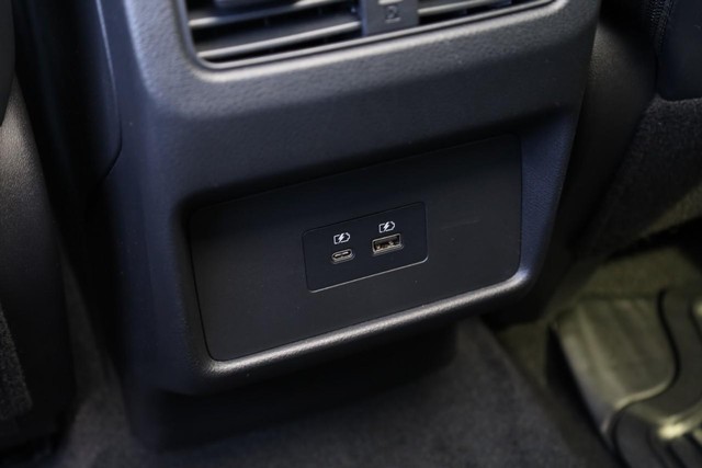 Nissan Rogue Vehicle Image 25