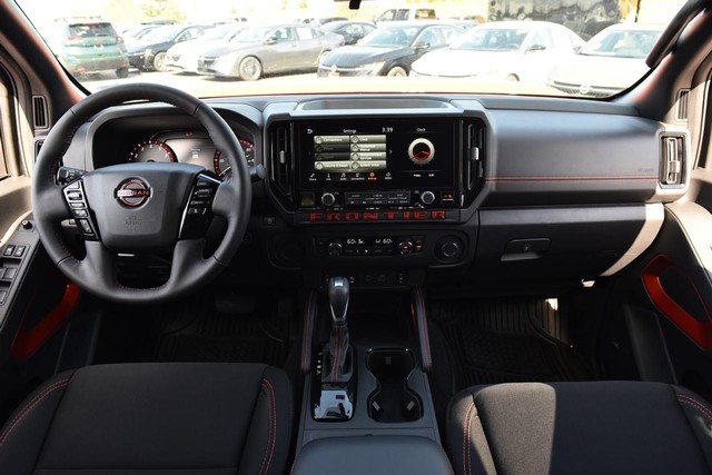 Nissan Frontier Vehicle Image 09