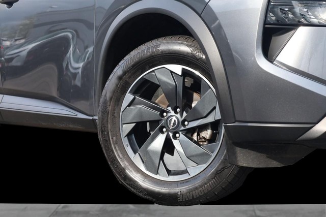 Nissan Rogue Vehicle Image 03