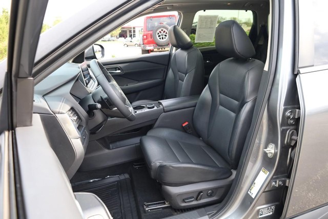 Nissan Rogue Vehicle Image 08