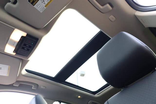 Nissan Rogue Vehicle Image 09