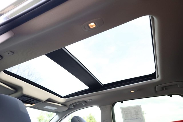 Nissan Rogue Vehicle Image 10