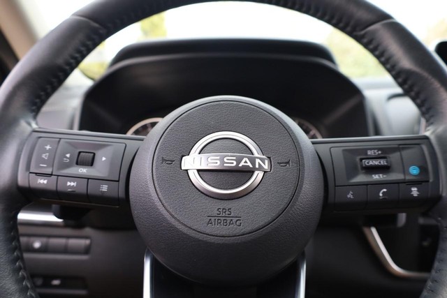 Nissan Rogue Vehicle Image 11