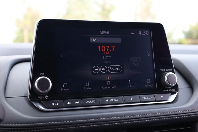 Nissan Rogue Vehicle Image 13