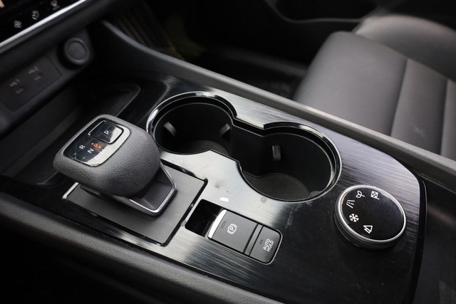 Nissan Rogue Vehicle Image 17