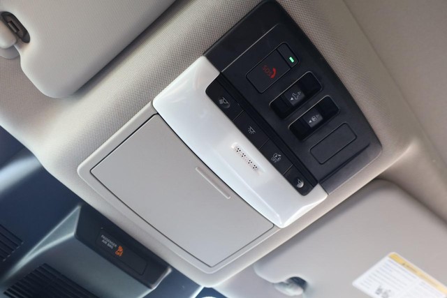 Nissan Rogue Vehicle Image 18