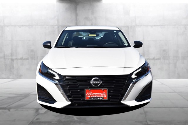 Nissan Altima Vehicle Image 04