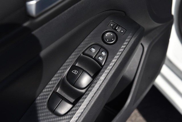 Nissan Altima Vehicle Image 09