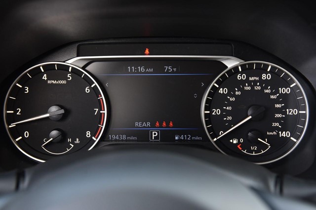 Nissan Altima Vehicle Image 12