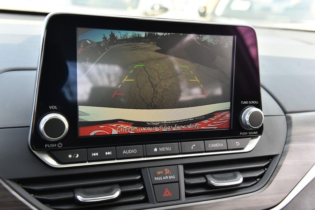 Nissan Altima Vehicle Image 13