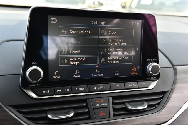 Nissan Altima Vehicle Image 14