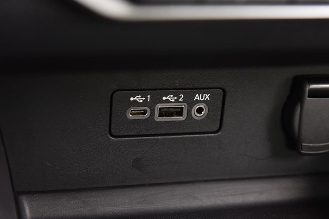 Nissan Altima Vehicle Image 16