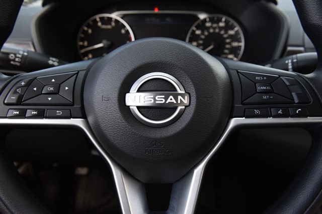 Nissan Altima Vehicle Image 18