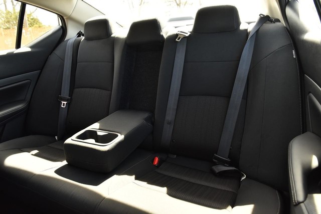 Nissan Altima Vehicle Image 21