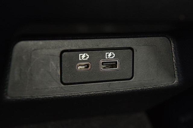 Nissan Altima Vehicle Image 22