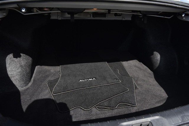 Nissan Altima Vehicle Image 23