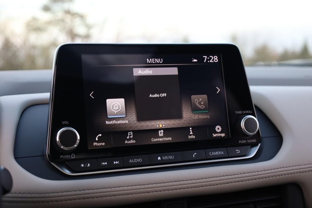 Nissan Rogue Vehicle Image 13