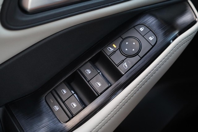 Nissan Rogue Vehicle Image 19