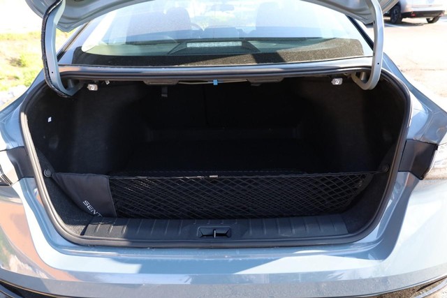Nissan Sentra Vehicle Image 07