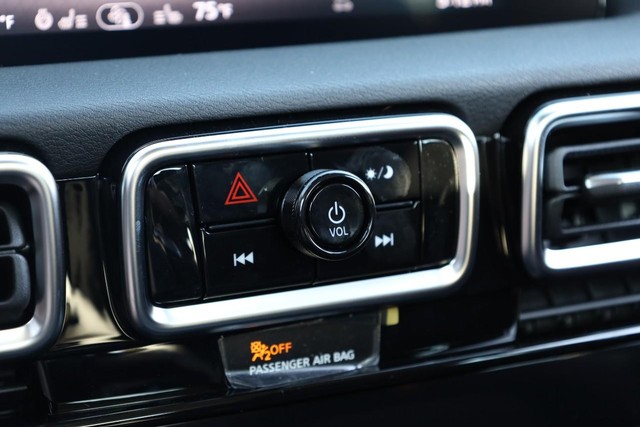 Nissan Sentra Vehicle Image 13