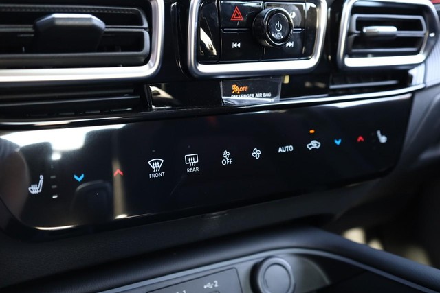 Nissan Sentra Vehicle Image 14