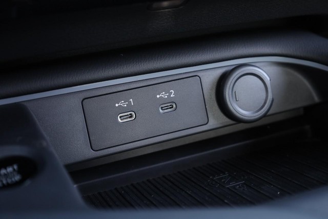Nissan Sentra Vehicle Image 15