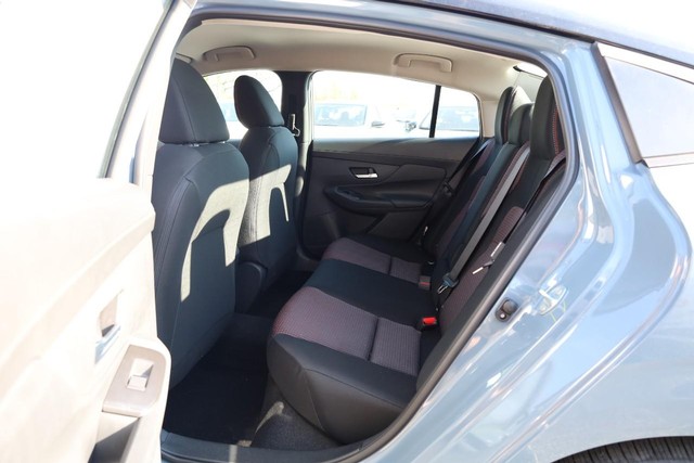 Nissan Sentra Vehicle Image 21