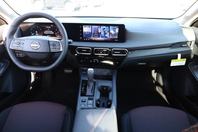 Nissan Sentra Vehicle Image 23