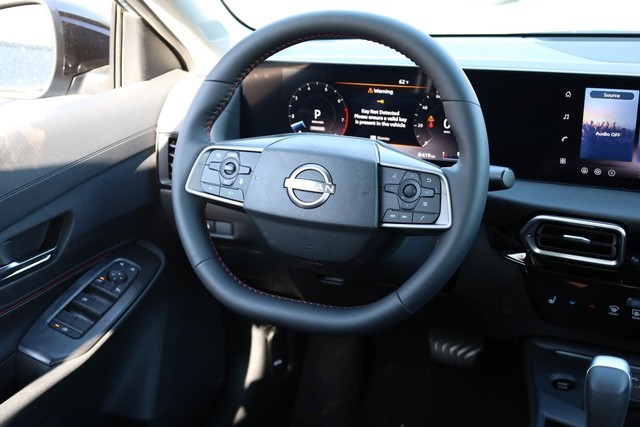 Nissan Sentra Vehicle Image 24