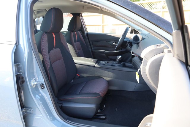 Nissan Sentra Vehicle Image 25