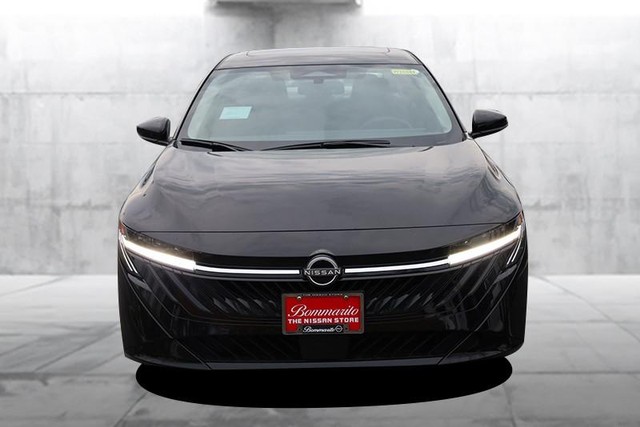 Nissan Sentra Vehicle Image 04