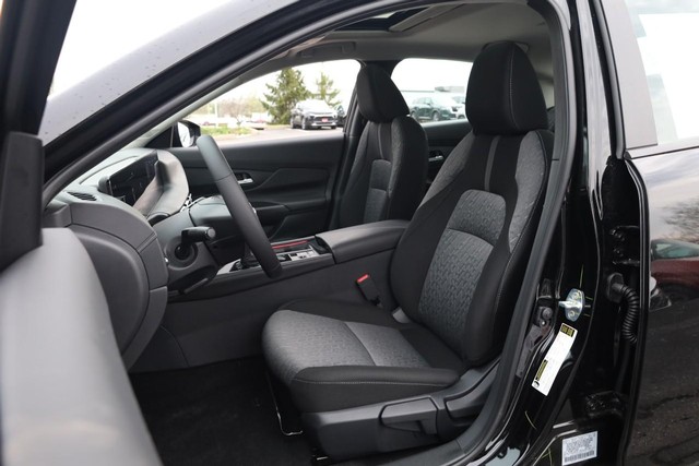 Nissan Sentra Vehicle Image 08