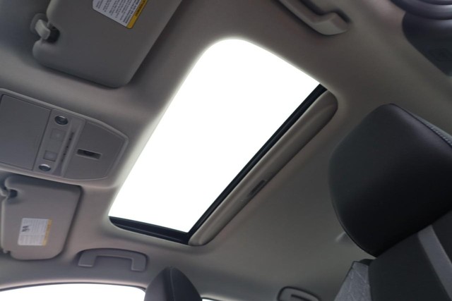 Nissan Sentra Vehicle Image 09