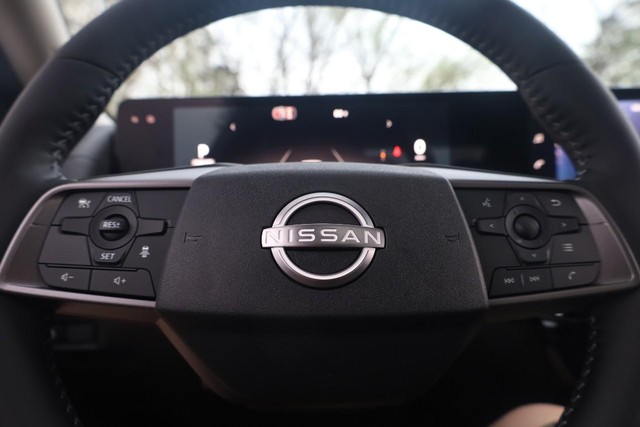 Nissan Sentra Vehicle Image 10