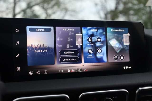 Nissan Sentra Vehicle Image 12