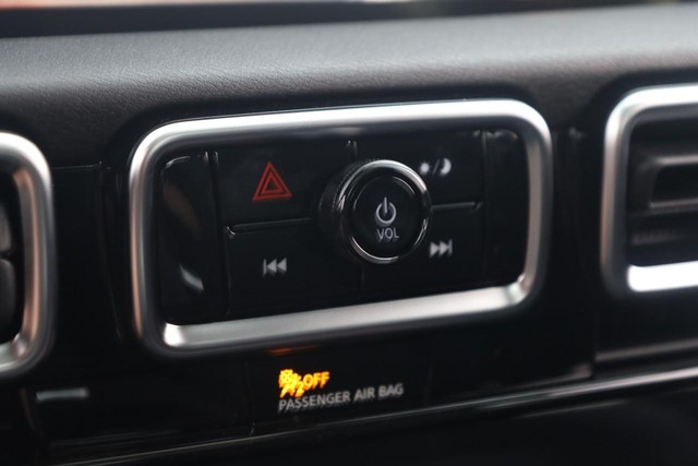 Nissan Sentra Vehicle Image 14