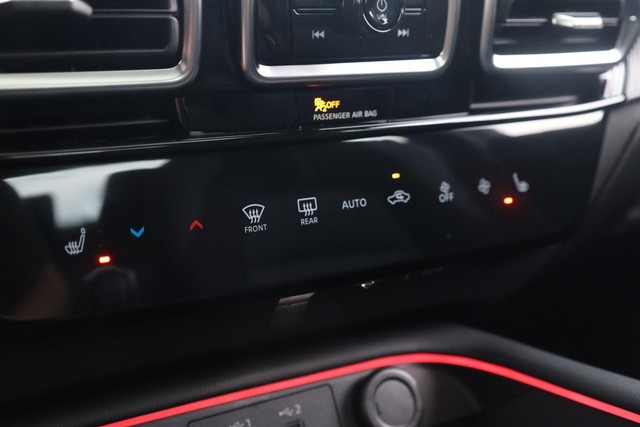 Nissan Sentra Vehicle Image 15