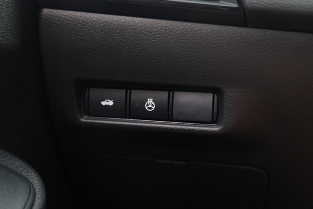 Nissan Sentra Vehicle Image 19