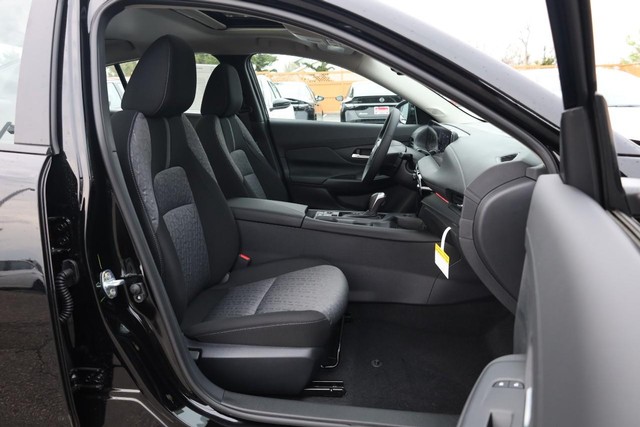 Nissan Sentra Vehicle Image 25