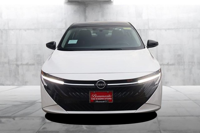 Nissan Sentra Vehicle Image 04