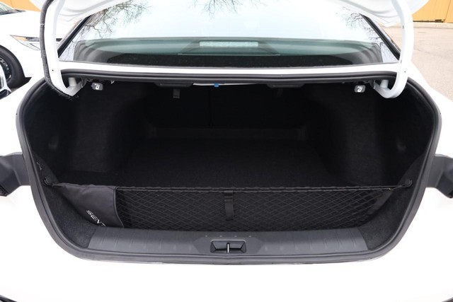 Nissan Sentra Vehicle Image 07