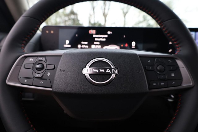 Nissan Sentra Vehicle Image 09