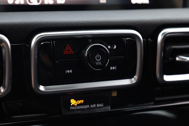 Nissan Sentra Vehicle Image 13