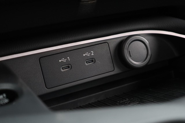 Nissan Sentra Vehicle Image 15