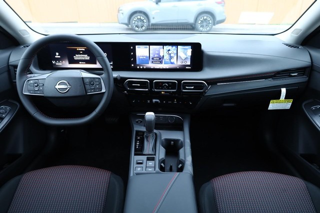 Nissan Sentra Vehicle Image 23