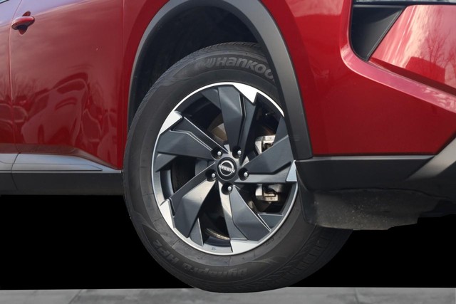 Nissan Rogue Vehicle Image 03