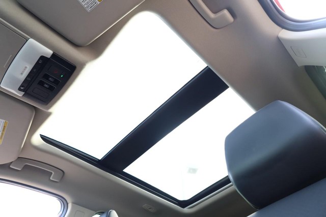 Nissan Rogue Vehicle Image 11